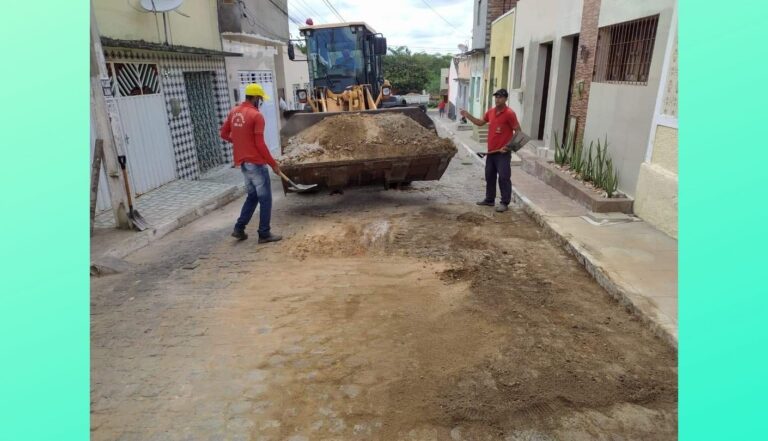 Secretaria de obras realiza a retirada de metralhas em ruas De Tacaimbó