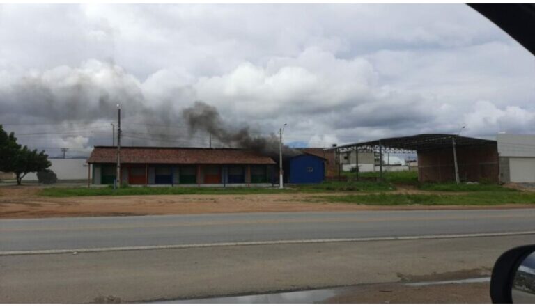 Incêndio atinge Praça de Alimentação em Belo Jardim