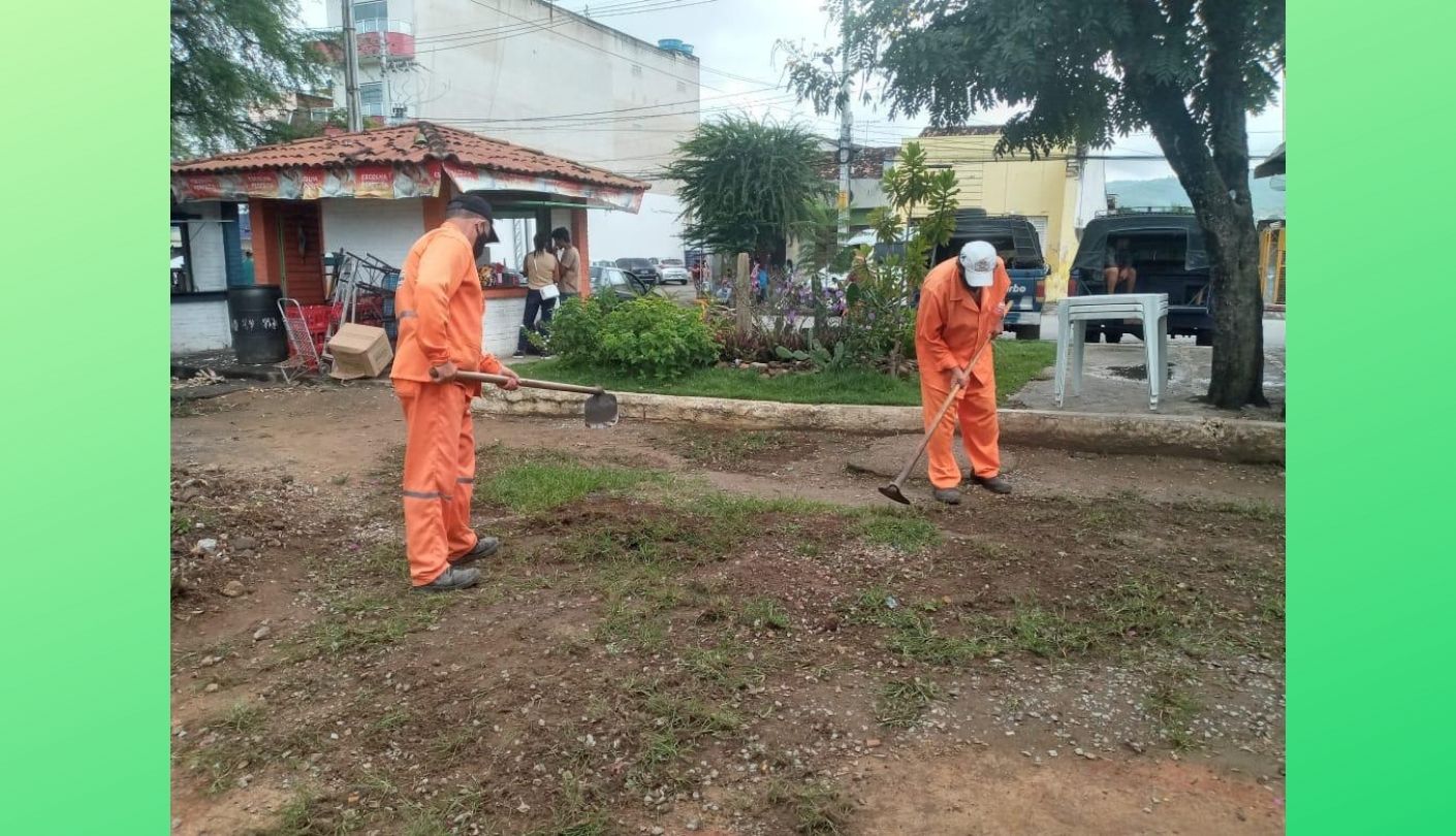 Limpeza das praças são intensificadas pela equipe de Infraestrutura de Belo Jardim