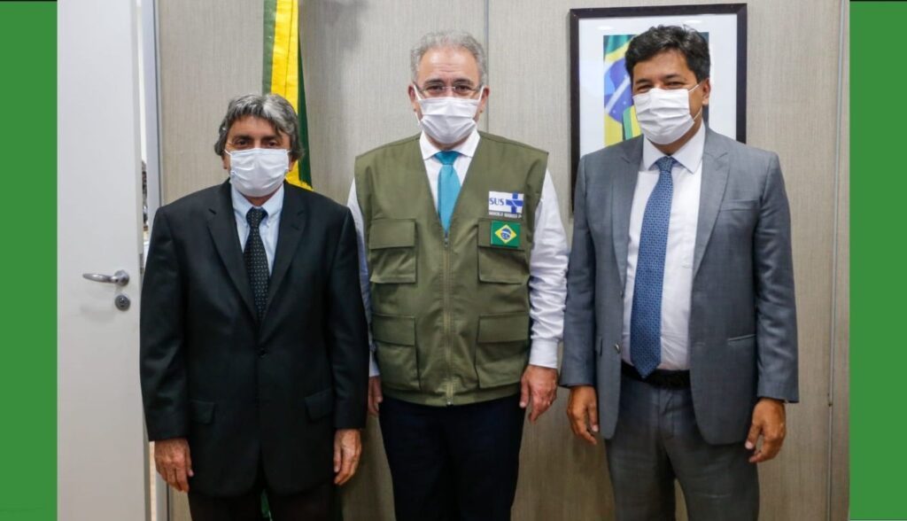 Acompanhado de Mendonça, Gilvandro Estrela pede ao ministro da Saúde, em Brasília, recursos para a saúde e apoio para construir o novo hospital em Belo Jardim