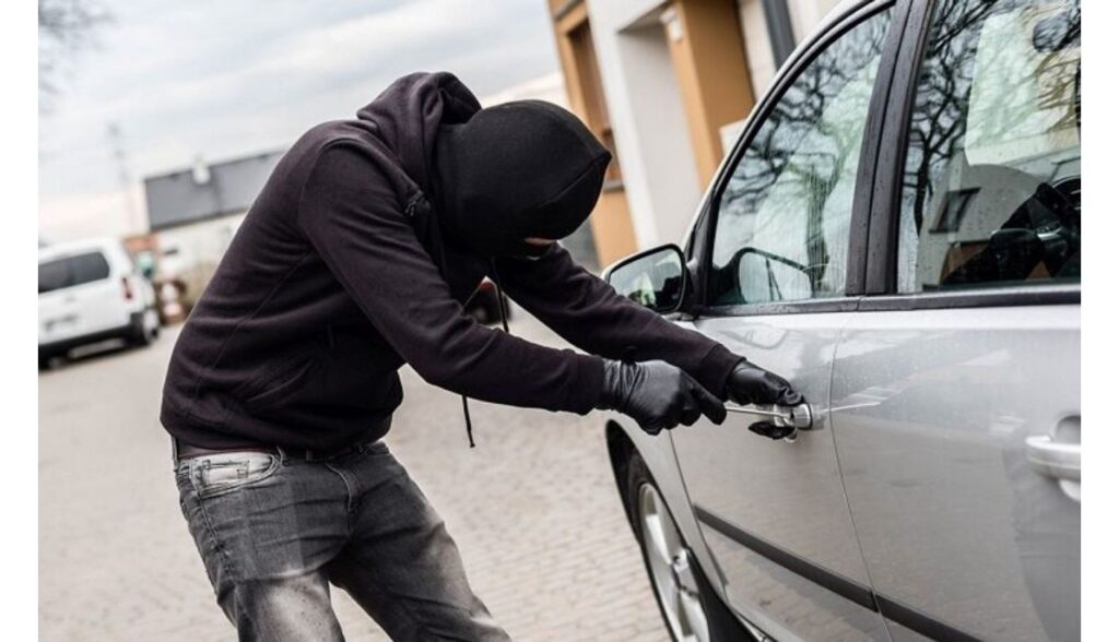 Dois carros foram furtados nesta quinta-feira(14), em Lajedo