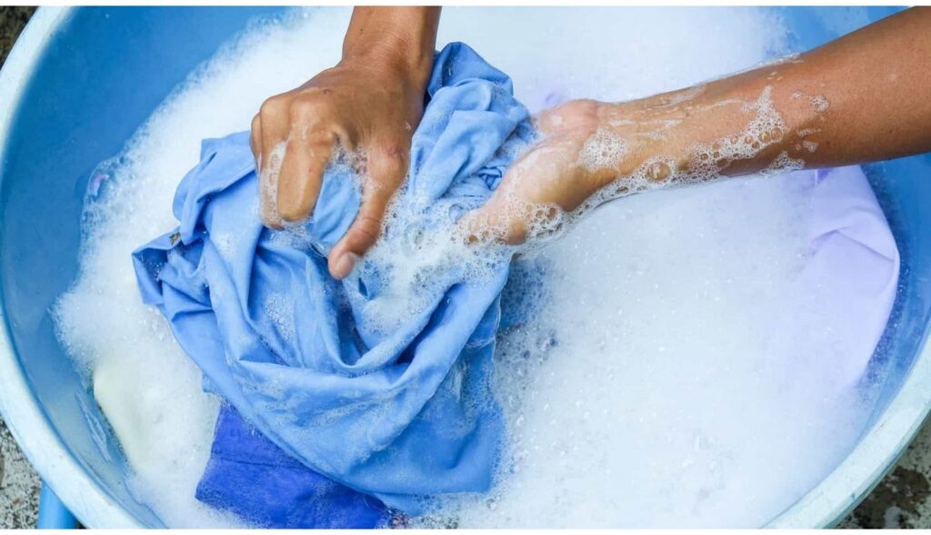 Sabão utilizado para lavar roupas pode afetar a saúde de sua pele