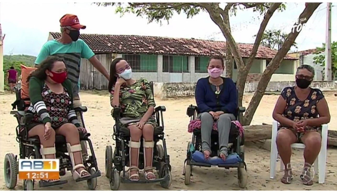 Irmãs que foram diagnosticadas com distrofia motora aos 8 anos enfrentam preconceito e realizam sonhos, em Sanharó