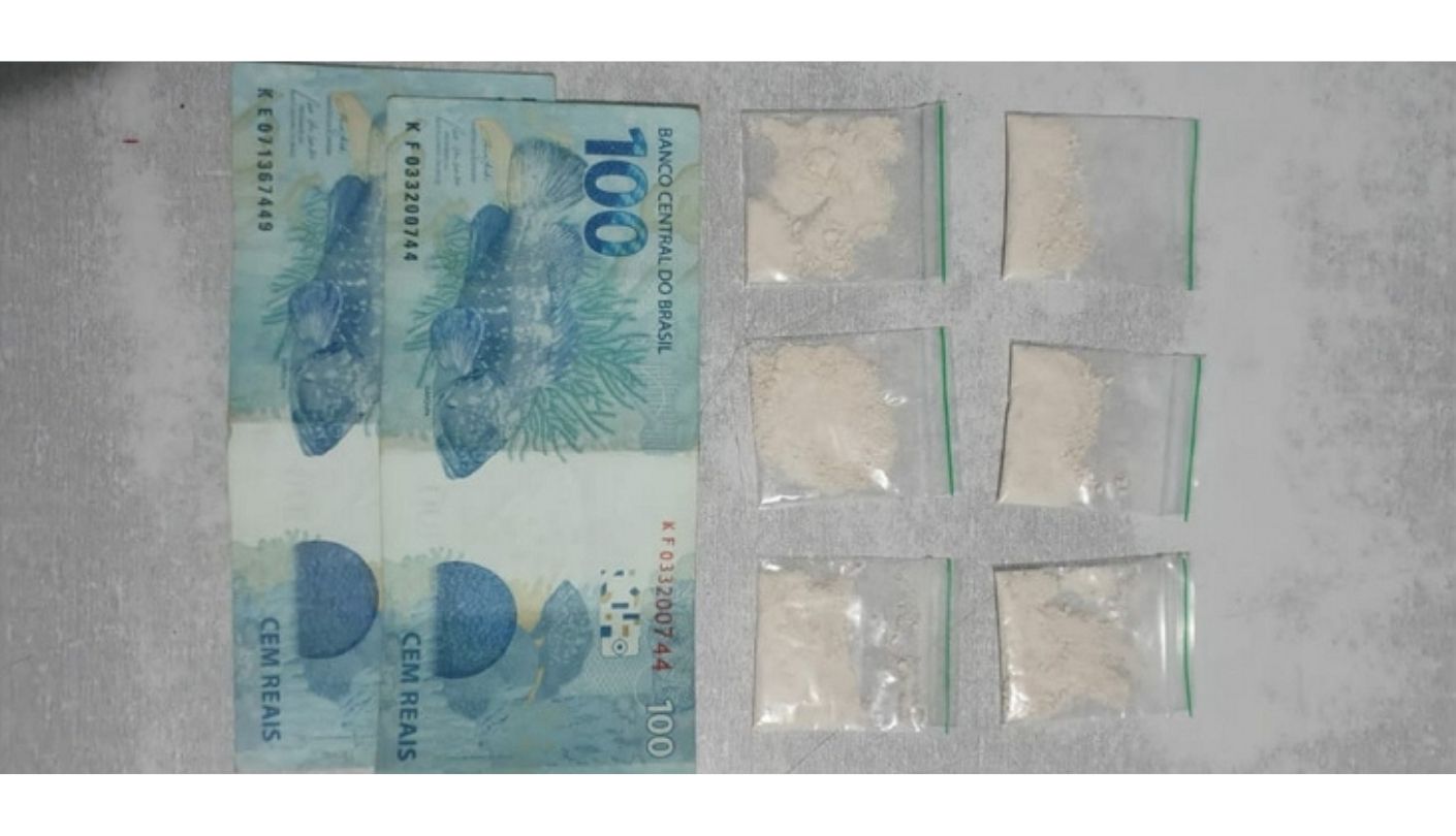 Cocaína é apreendida e traficante e usuário presos em São Bento do Una