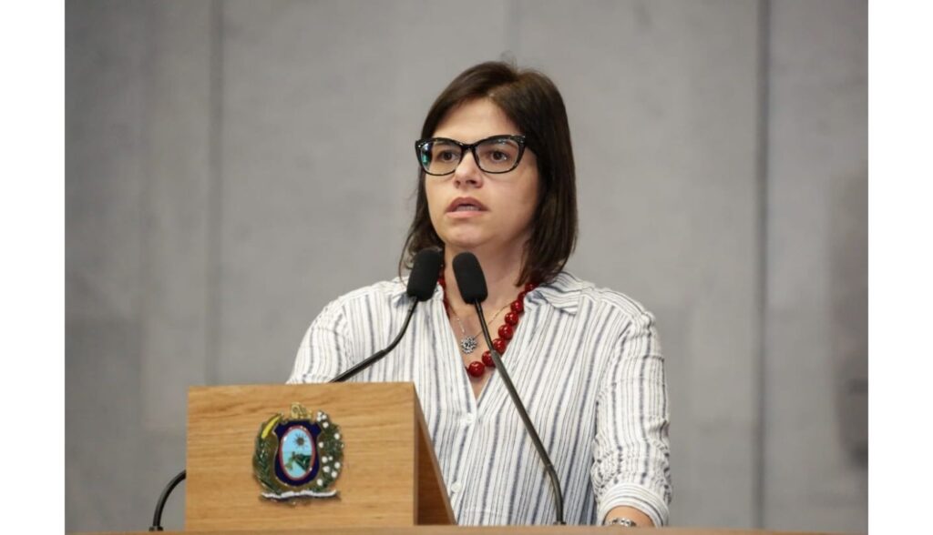 Priscila Krause comunica saída do Democratas