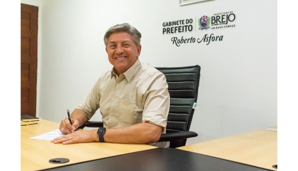 Prefeito Roberto Asfora autoriza pagamento do 13º salário para servidores da Educação