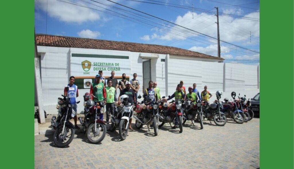 SEDEC inicia adesivação para mototaxistas e distribui cerca de 200 cestas básicas para a categoria; confira