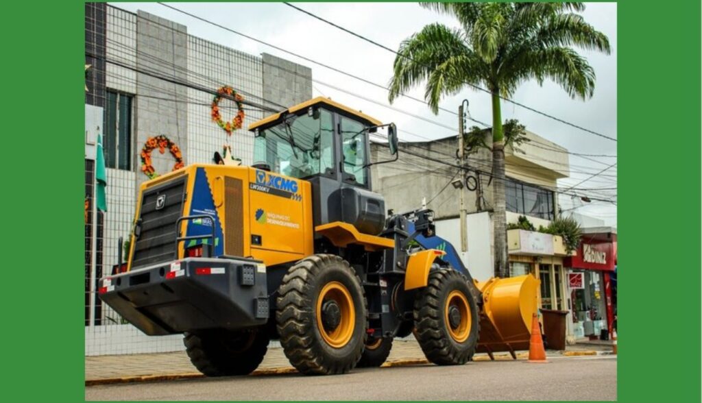 Secretaria de Agricultura recebe doação de máquina tipo pá carregadeira e vai intensificar serviços na zona rural de Belo Jardim; confira