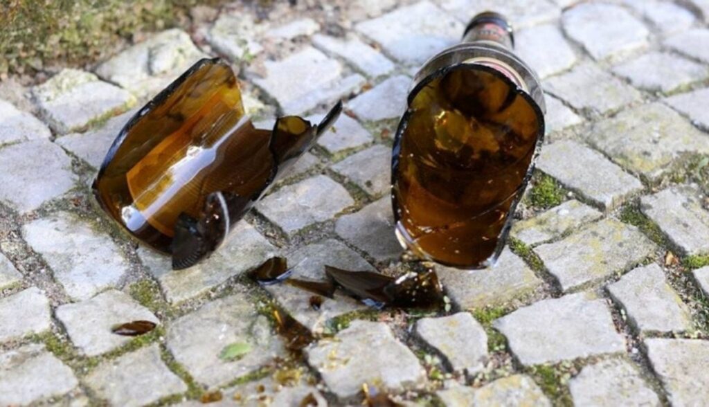 Jovem é lesionado á golpes de gargalo de garrafa em São Bento do Una