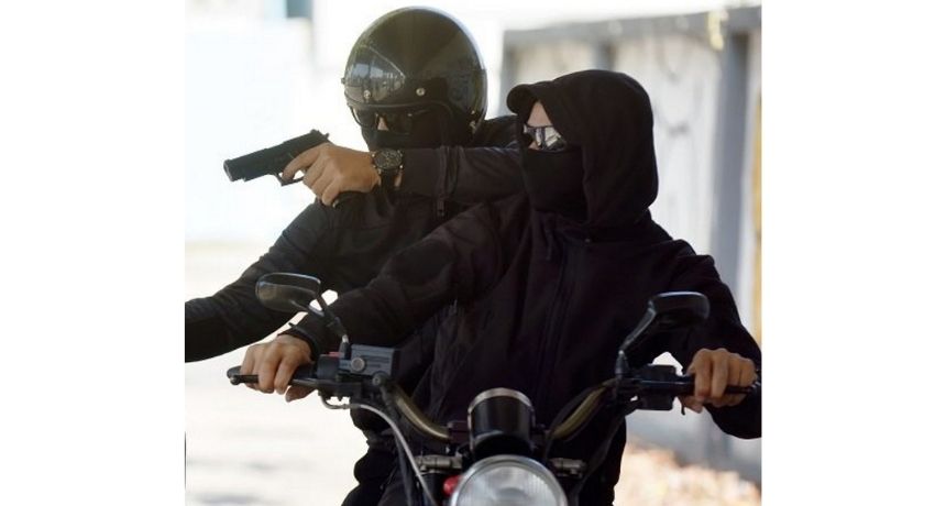 Assaltantes agridem rapaz durante roubo de motocicleta em Caetés