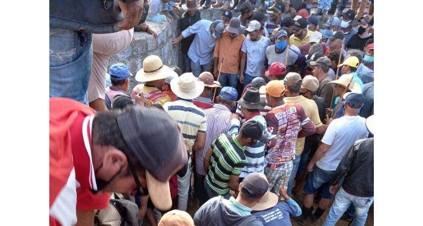 Homem é baleado na feira do gado em Capoeiras