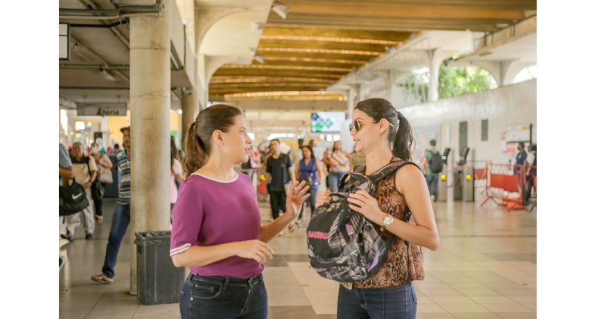 Raquel vai ao metrô ouvir população sobre transtornos causados por sucateamento