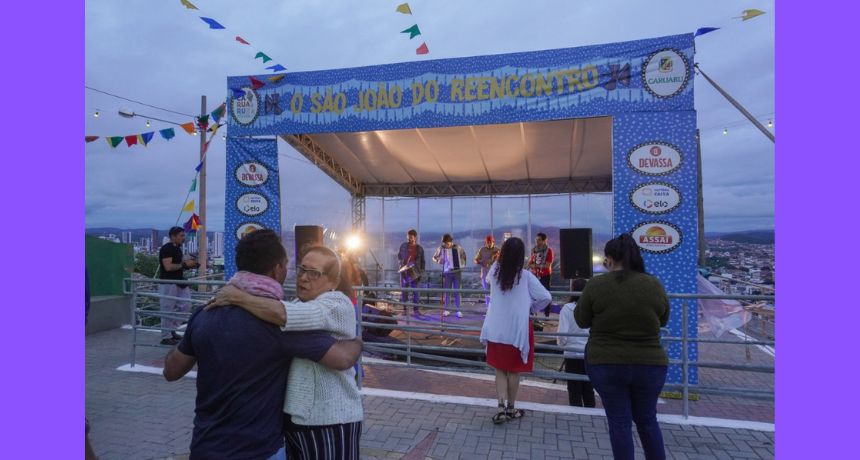 O forró tradicional com violino e violão marcou o encerramento das festividades no Monte