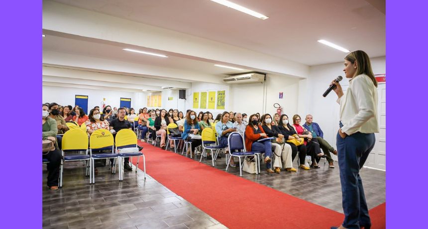 Gestores da rede municipal de ensino se reúnem para discussão de novas diretrizes, em Caruaru