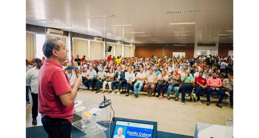 Na UVP, Danilo reforça criação de espaço institucional para atender vereadores