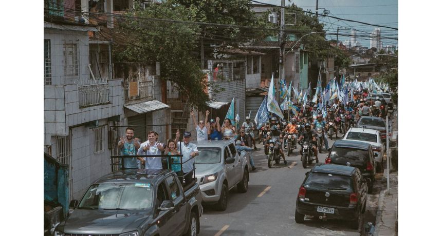 Motociata com Miguel Coelho toma as ruas da Zona Norte do Recife