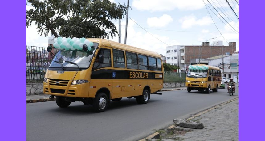 Caruaru recebe 14 novos ônibus para atender estudantes da rede municipal