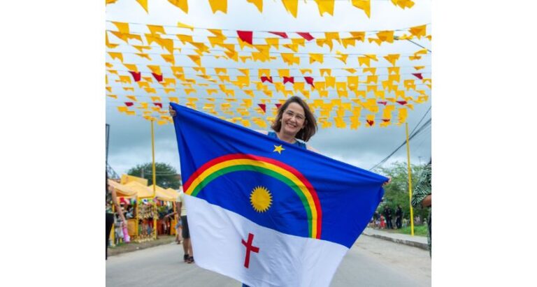 Ampliando apoios para deputada estadual, Débora Almeida surge espontaneamente também em pesquisas internas de outros candidatos 