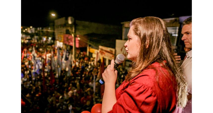 "Eles vêm com ódio, raiva e mentira, mas vamos seguir firmes por amor a Pernambuco", afirma Marília Arraes em Sirinhaém