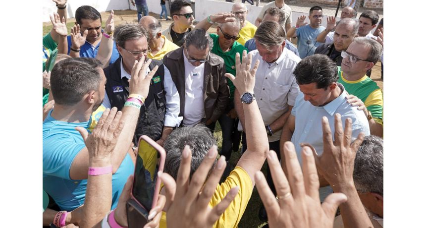 Atos de Bolsonaro em Pernambuco ao lado de Anderson e Gilson foram marcados pela defesa da pátria, família e liberdade