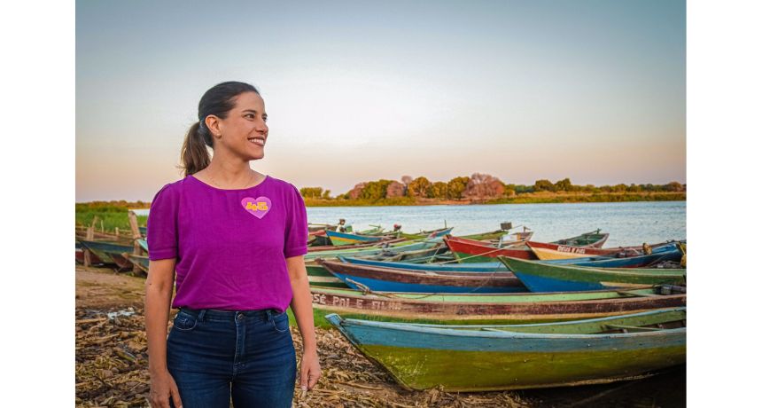 "Não adianta ter esse lindo rio aqui se o povo passa sede", afirmou Raquel Lyra, em Orocó, às margens do São Francisco