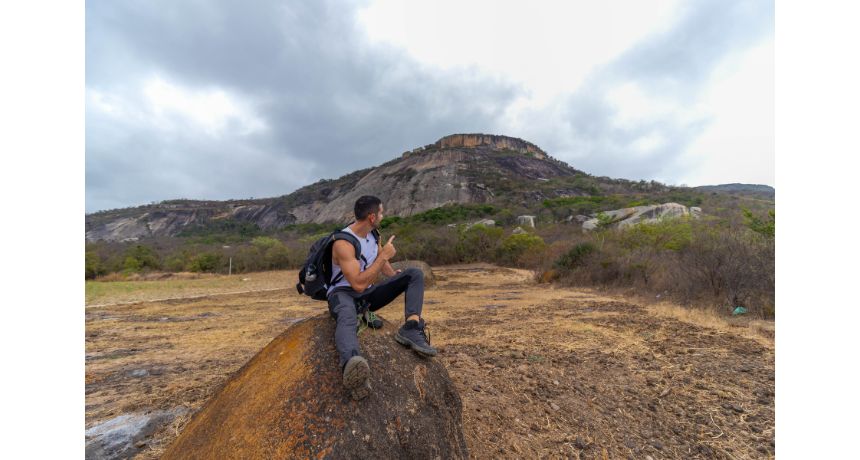 Jornalista Victor Andrade visita Brejo da Madre de Deus e conhece o ponto mais alto de Pernambuco