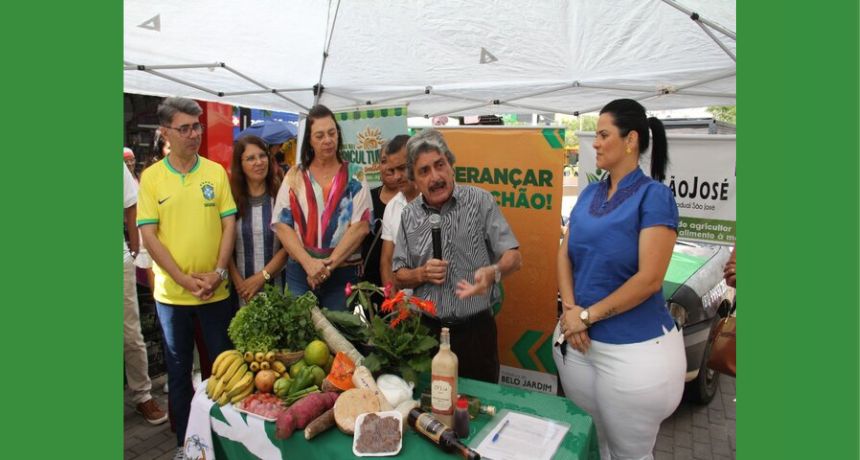 De forma inédita, agricultores assinam contrato do Projeto Agricultura Familiar que fornece alimentos para escolas da rede municipal de ensino; confira