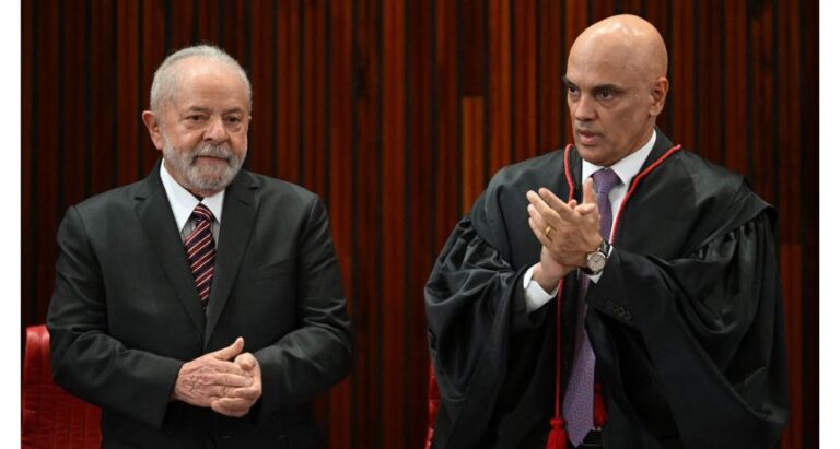 Lula e Alckmin recebem de Moraes diploma de presidente da República