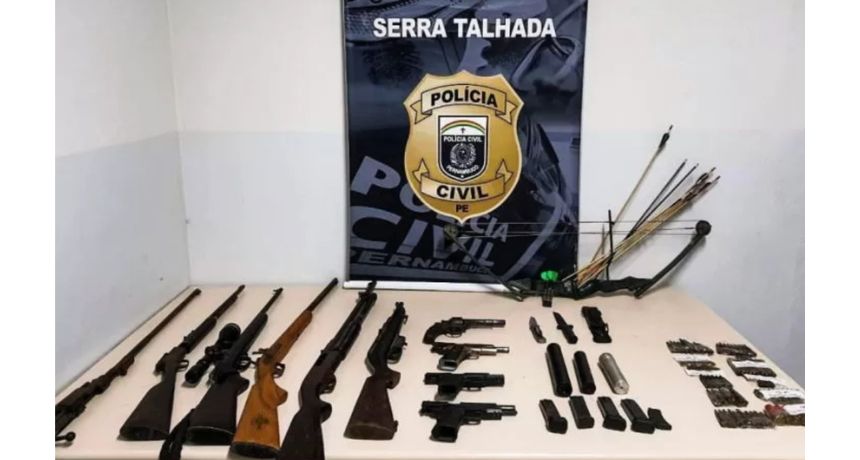 Várias armas de fogo foram apreendidas, em Serra Talhada
