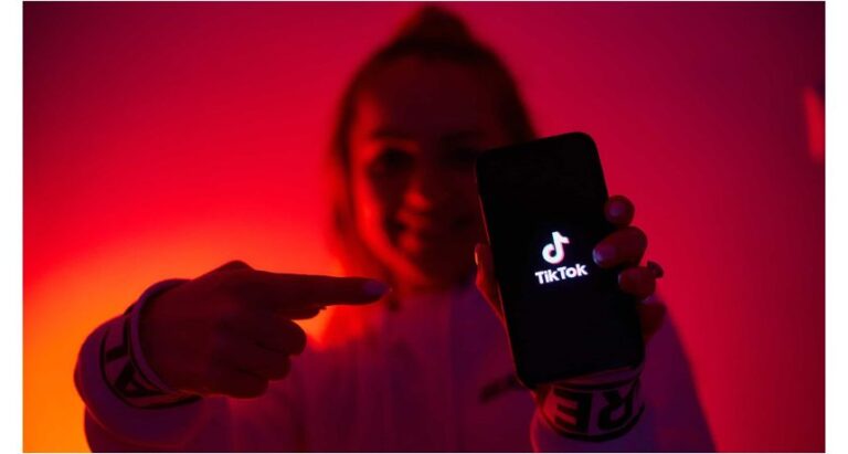 TikTok vai dar mais ferramentas a criadores de conteúdo para adultos