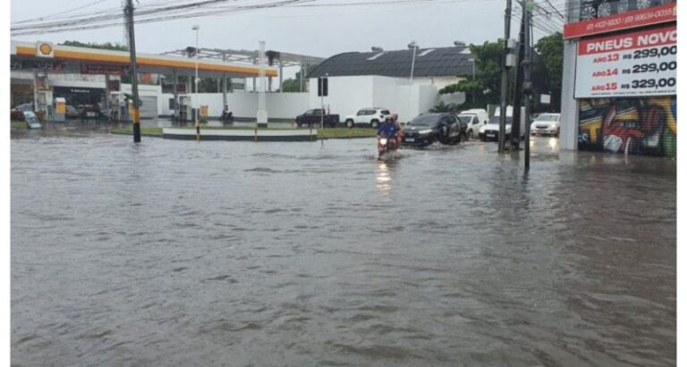 CHUVAS EM PERNAMBUCO: APAC renova ALERTA DE CHUVAS FORTES em PERNAMBUCO; saiba PREVISÃO DO TEMPO para esta SEGUNDA-FEIRA (06/02)