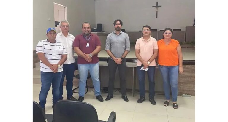 Câmara Municipal de São Bento do Una recebe visita do gerente regional da Compesa