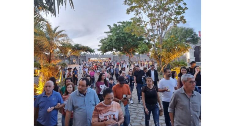 Pesquisa traça perfil do público da Paixão de Cristo de Nova Jerusalém