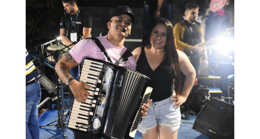 Arrastão com trio elétrico e apresentação de quadrilha resgata a cultura em São Bento do Una