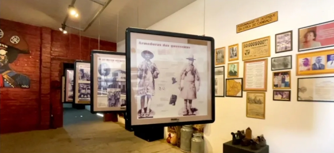 Museu abriga grande acervo que conta a história do Rei do Cangaço. — Foto: Joab Alves / TV Asa Branca

