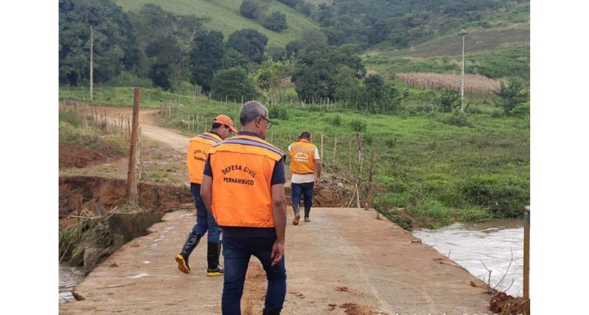 Governadora Raquel Lyra faz reuniões de enfrentamento às consequências das chuvas e visita regiões atingidas