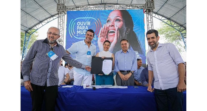 No Ouvir para Mudar realizado em Caruaru, governadora Raquel Lyra assina autorização de licitação para estação tratamento de água e ordem de serviço para a PE-95
