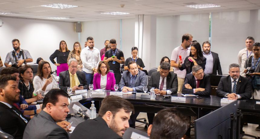 Débora Almeida participou de reunião com governadora e demais parlamentares na SEPLAG