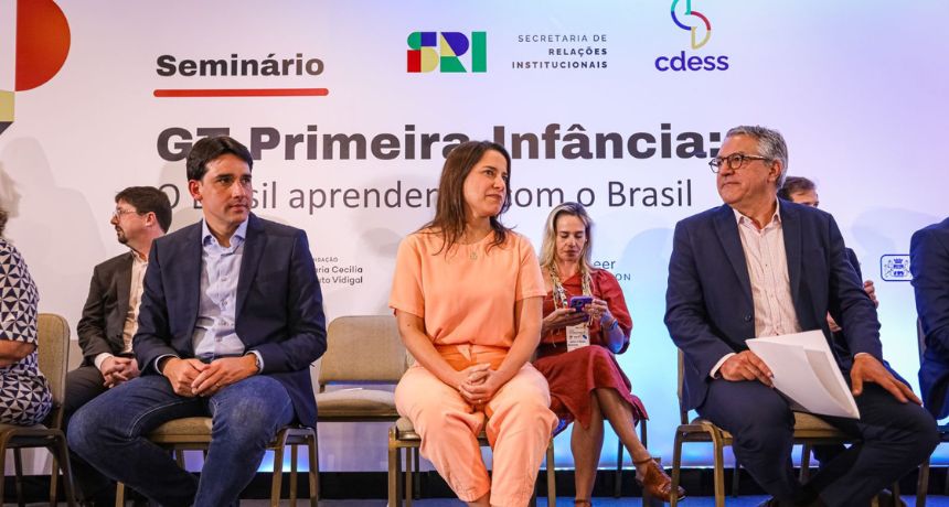 Ao lado do ministro Alexandre Padilha, Raquel Lyra participa de seminário sobre a primeira infância e destaca investimento bilionário para beneficiar crianças dessa faixa etária em Pernambuco