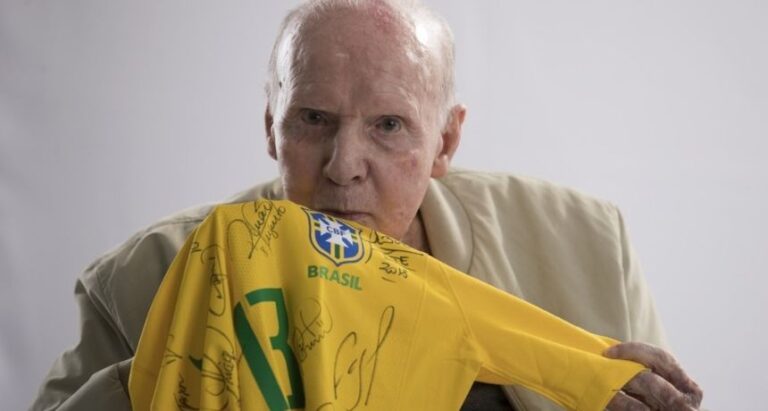 Morre Zagallo, o único tetracampeão mundial de futebol