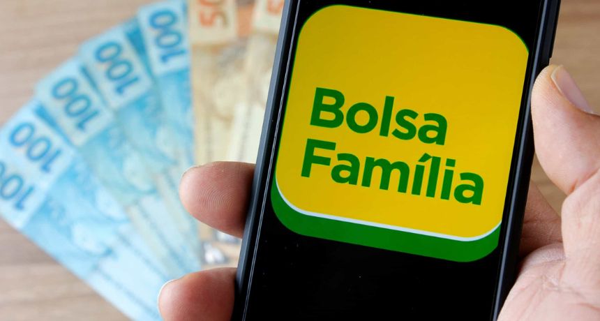 Beneficiários do Bolsa Família podem consultar benefício pelo WhatsApp