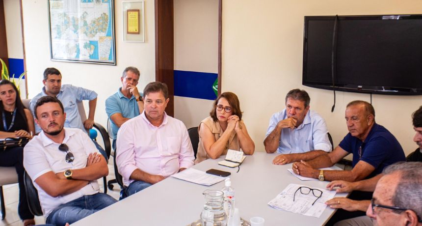PRODUÇÃO AVÍCOLA: Encontro reúne Débora Almeida, produtores e ADAGRO, objetivando otimização do setor