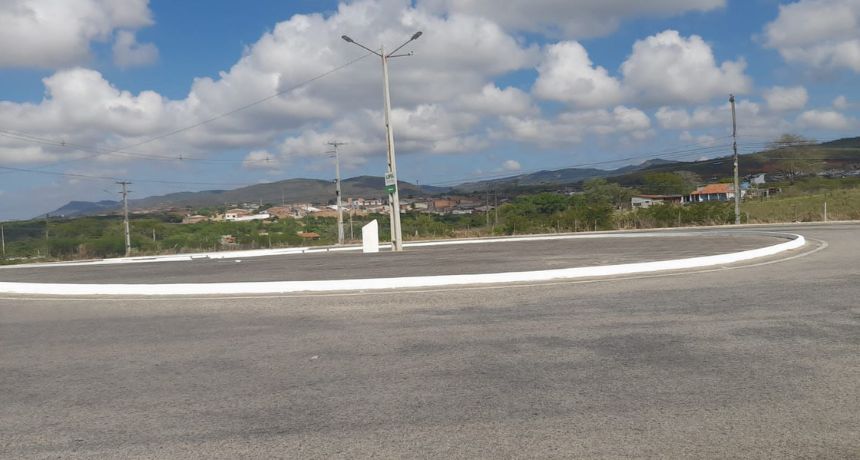 Prefeitura de Belo Jardim realiza mutirão de limpeza e melhorias na estrada da faculdade