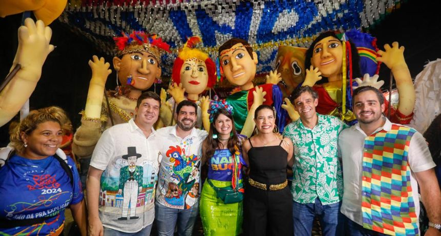 No Pátio do Carmo, governadora Raquel Lyra participa da abertura do Carnaval de Olinda