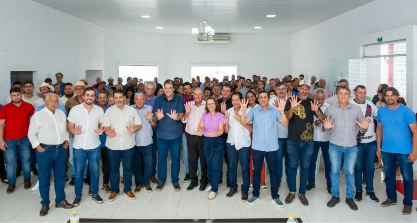 Evento simbólico, prestigiado por lideranças, marca oficialização da pré-candidatura de Zé Almeida a prefeito de São Bento do Una 