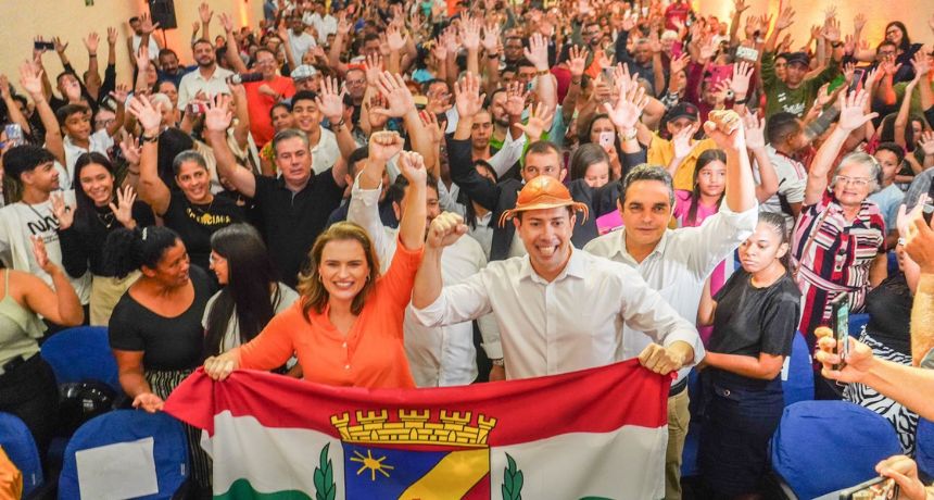 Lançamento da pré-candidatura de Armandinho a prefeito reúne multidão em Caruaru