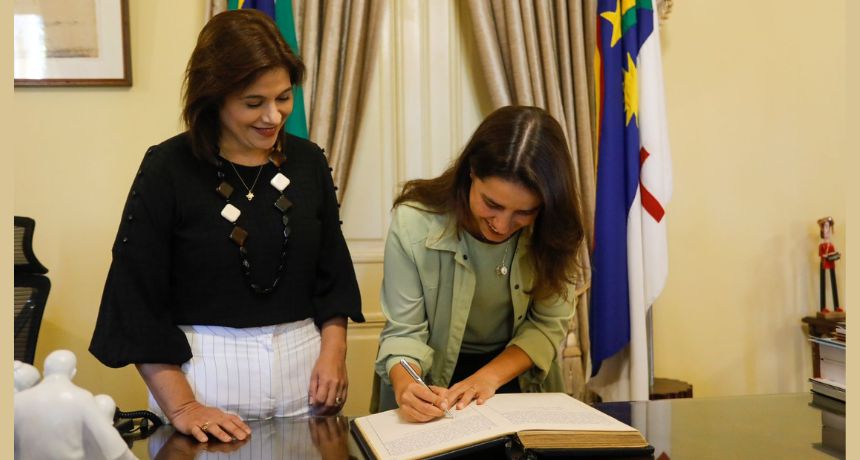 Governadora Raquel Lyra transmite cargo à vice-governadora Priscila Krause para cumprir agenda em Boston, na Brazil Conference 2024