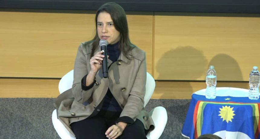 Em palestra prestigiada nos Estados Unidos, governadora Raquel Lyra anuncia o Programa Cientista Arretado