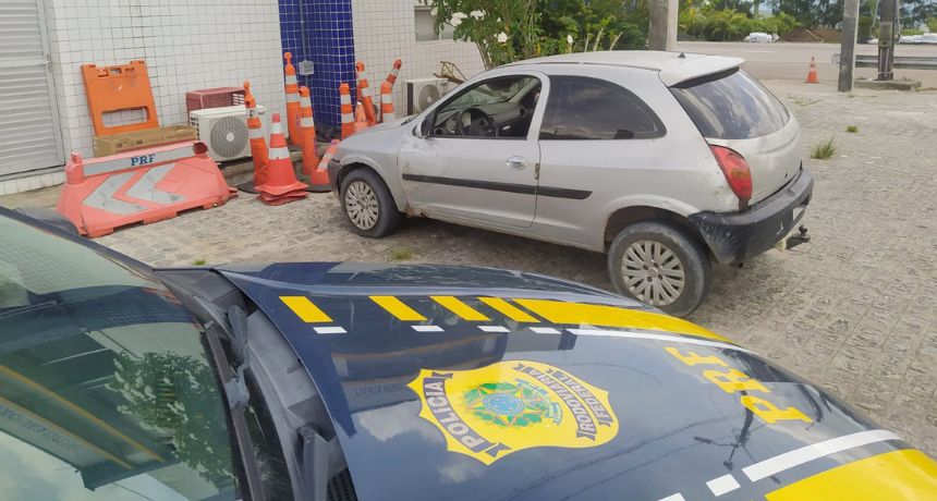 Com 80 multas por excesso de velocidade e mais de R$20 mil em débitos, carro é recolhido em Gravatá