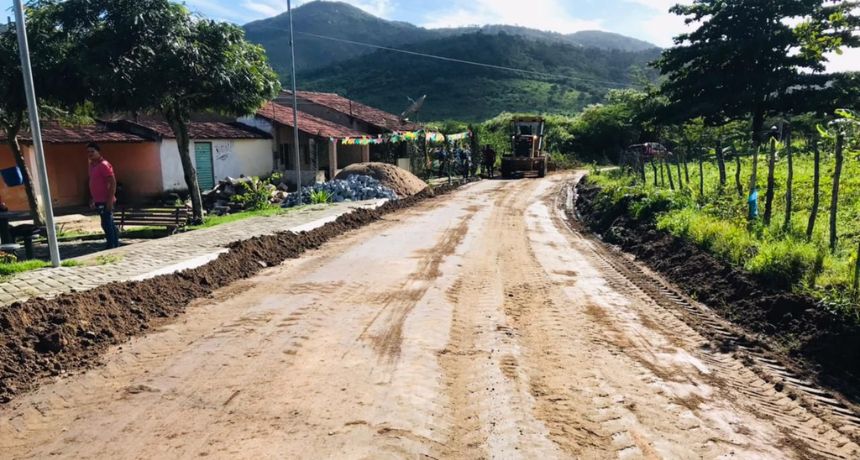 Prefeitura Municipal de Belo Jardim avança com pavimentação no Sítio Muquém e Vila de Taboquinha